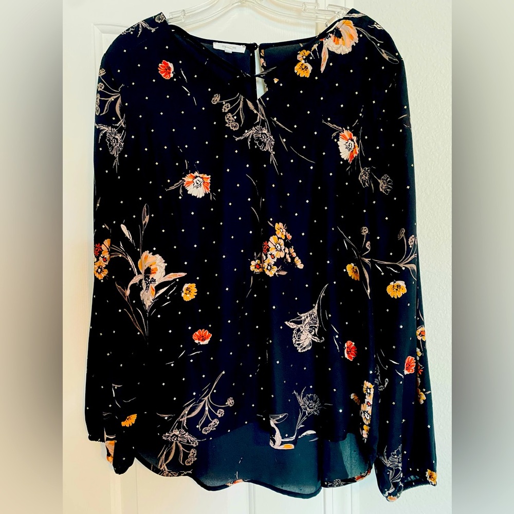 Maurices NWOT Women’s Top Blouse Tunic Black Flowers Glitter Dots Medium M - Picture 3 of 7